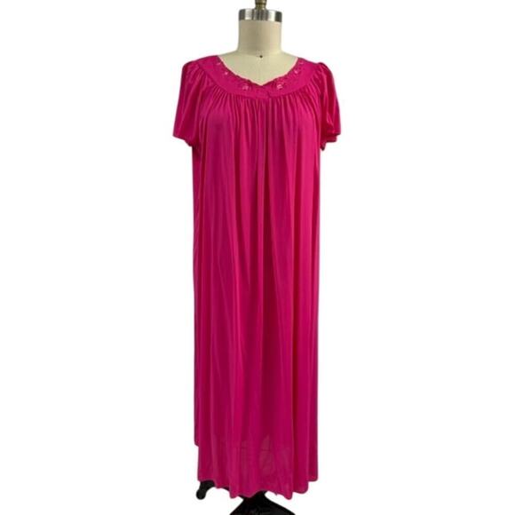 VTG Miss Elaine L Fuchsia Pink Nylon Nightgown Embroidered Floral Collar NWOT - Picture 1 of 8